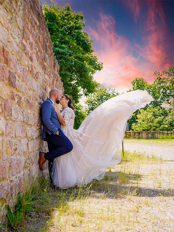 Brautpaar beim Hochzeitsshooting in Hambacher Schluss