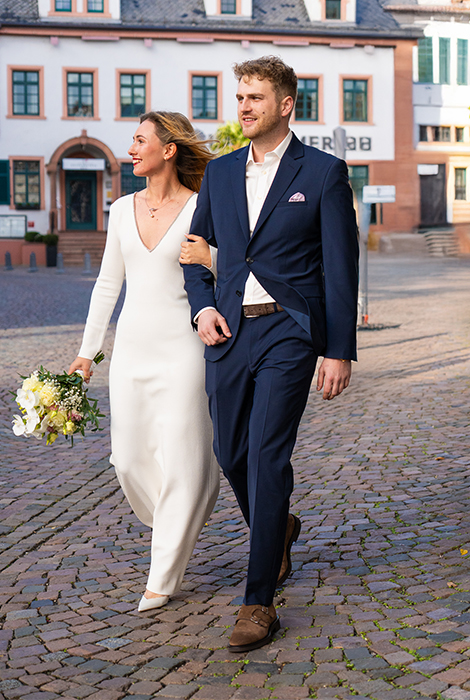 Natürliches Hochzeitsshooting eines Brautpaares